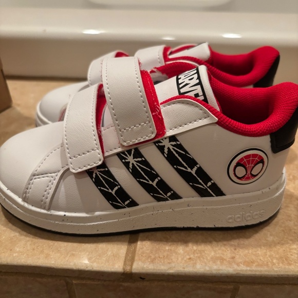 Boys Adidas Marvel Spiderman shoes Size 9 - Picture 4 of 6